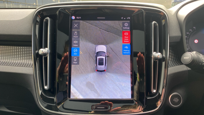 Volvo XC40 2.0 B4P Ultimate Dark 5dr Auto Petrol Estate